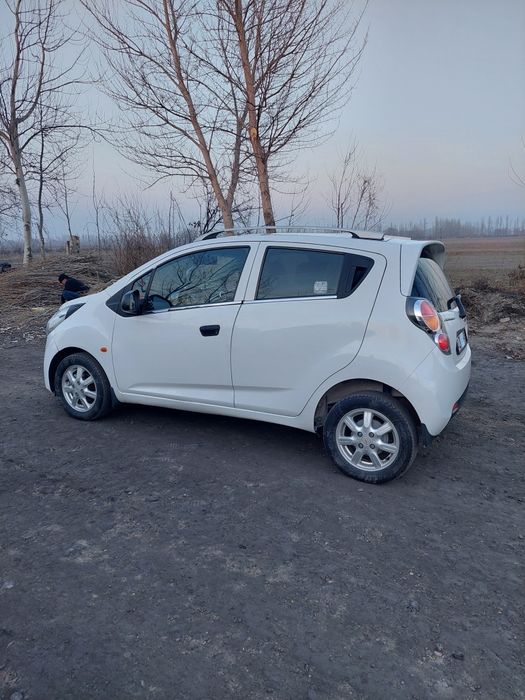 Yengil moshina spark