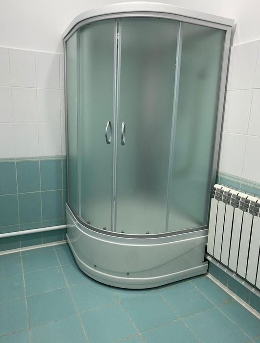 Установка душевых кабин