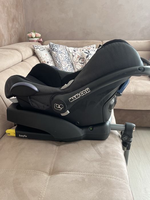 Maxi-Cosi CabrioFix + ISOFIX база EasyFix кошче за новородено– много запазено