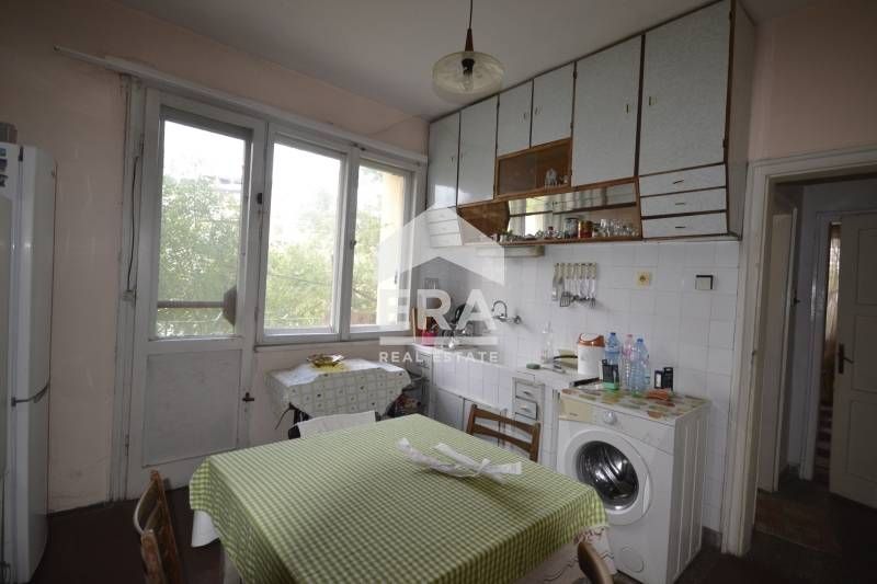 Продава се Тристаен апартамент в Хасково, Център - 85 кв.м за 1164 €/кв.м - Снимка #6