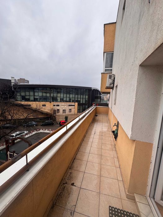 Se inchiriaza apartament 4 camere centru civic ultracentral bloc Regina Maria - Palas