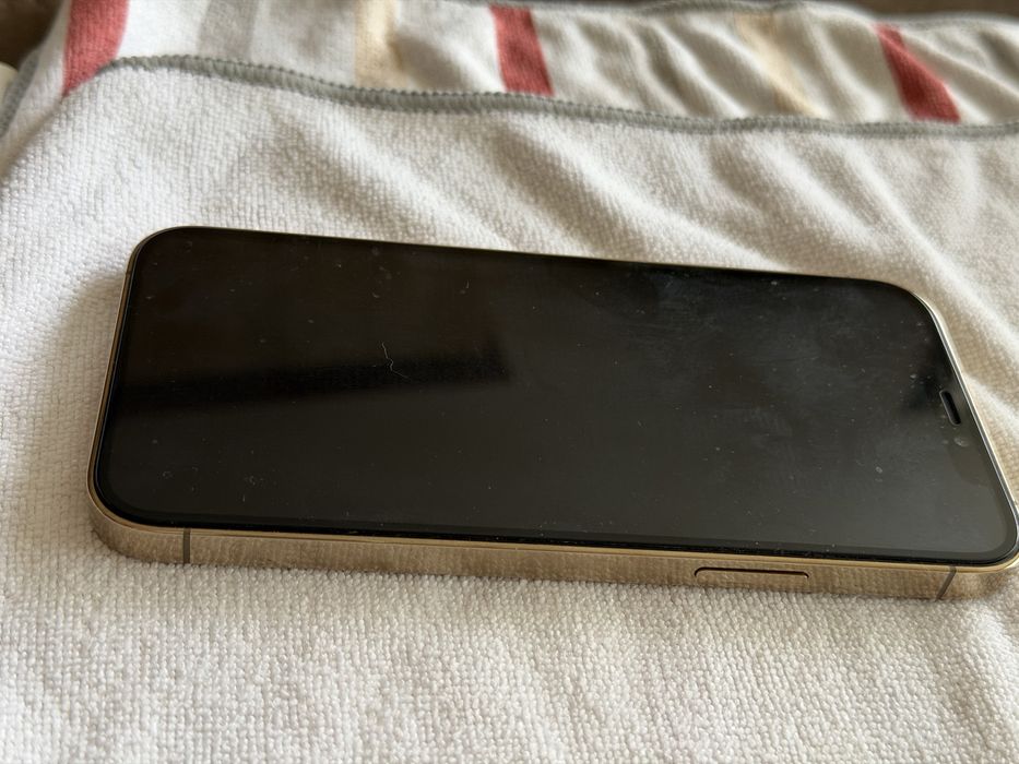 iPhone 12 Pro 256 GB Gold – като нов, пълен комплект, от оператор