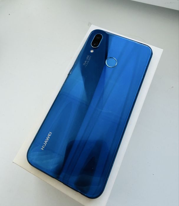 Телефон Huawei P20 lite