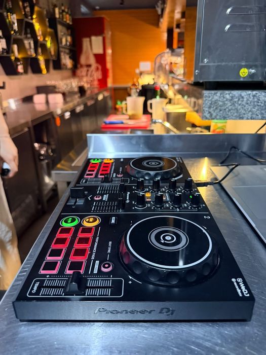 Pioneer ddj 200.
