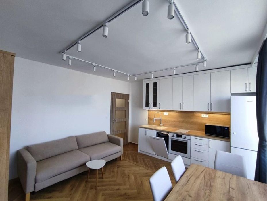 Дава се под наем Тристаен апартамент в София, Младост 1А - 80 кв.м за 700 € - Снимка #1