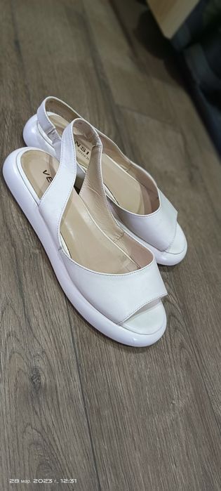 Летние босоножки