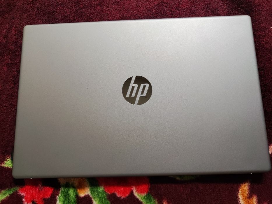 Noutbuk sotiladi HP yangı holatdagi