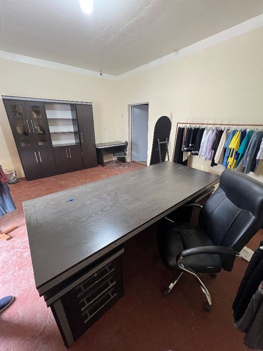 Ofis mebelllari sotiladi