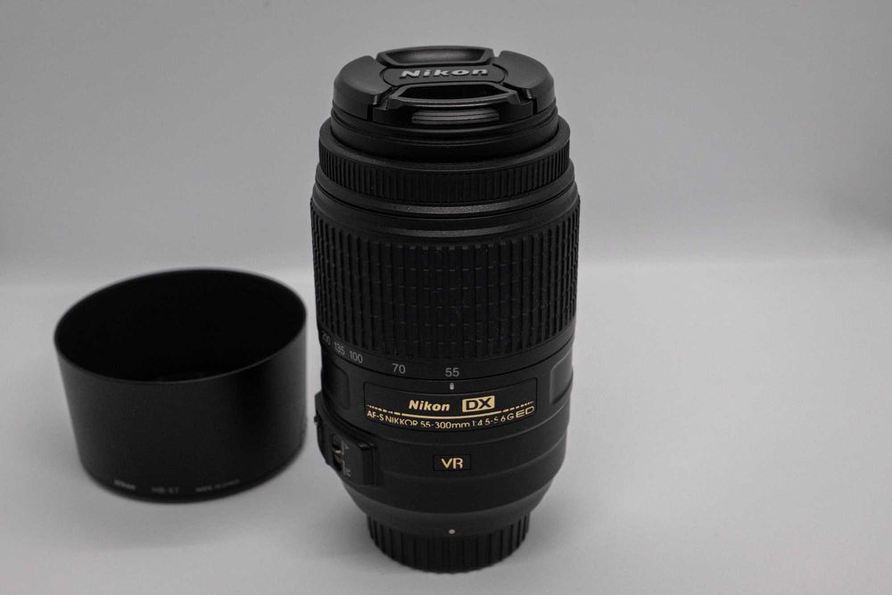 Nikon D5300 + obiectiv 50mm f/1.8G + teleobiectiv 55-300mm f/4.5–5.6G