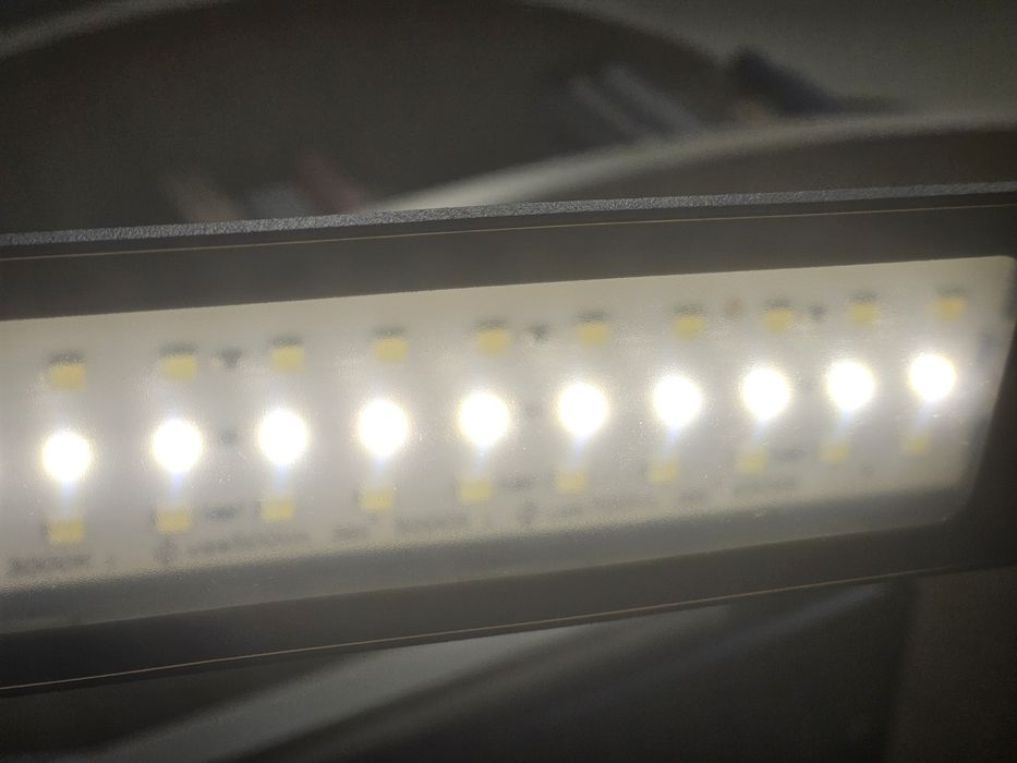 Нова LED Настолна лампа