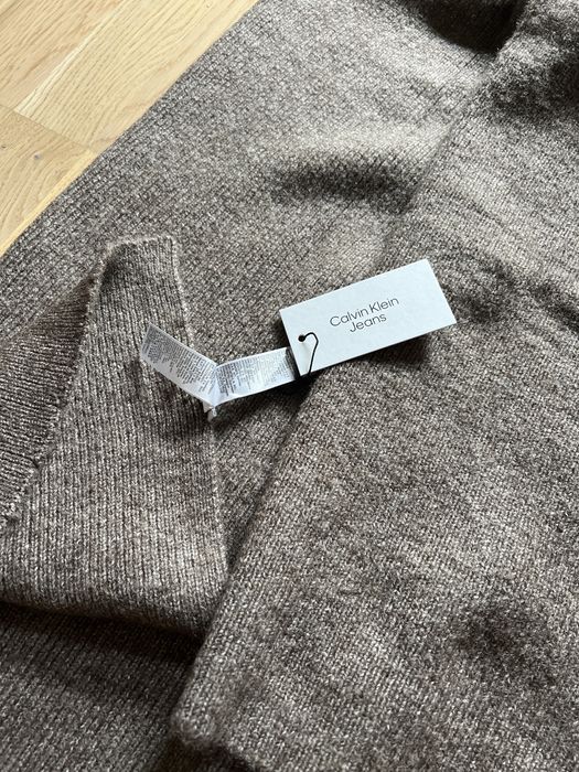 Fular Calvin Klein NOU, cu eticheta