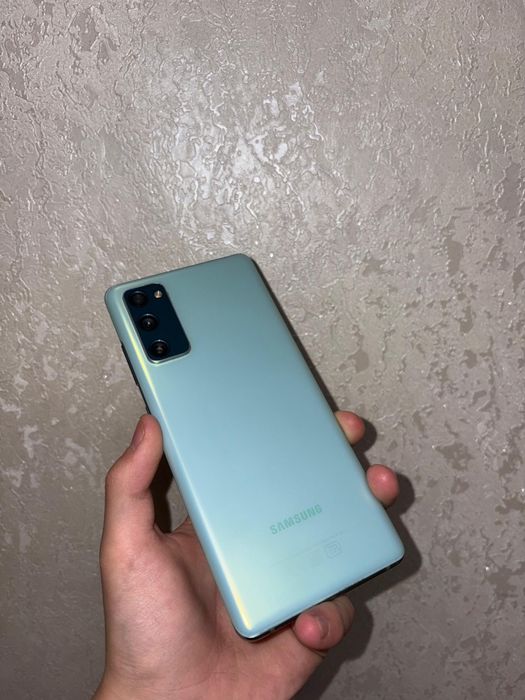 Срочно продам Samsung Galaxy S20 EF