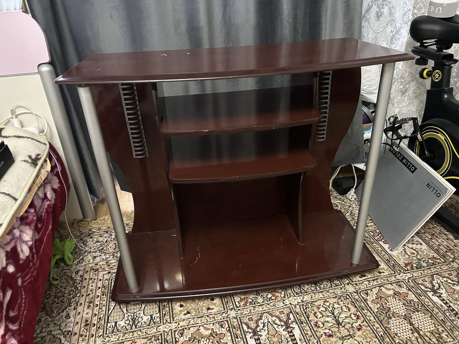 Отдам бесплатно тумбу под TV,  в хорошем состояние. Самовывоз