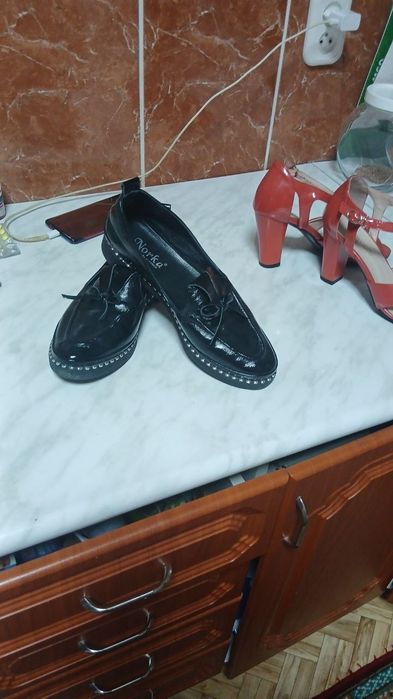 Продам Женскую обувь