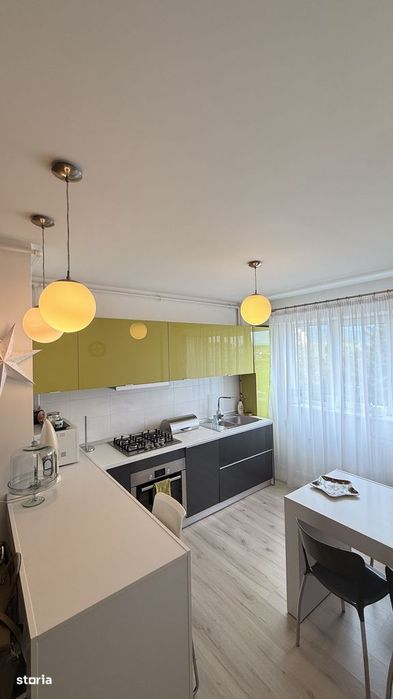 Bulevardul Unirii, spre Parcul Mara-Apartament cu 3 camere ! — fotografia 3