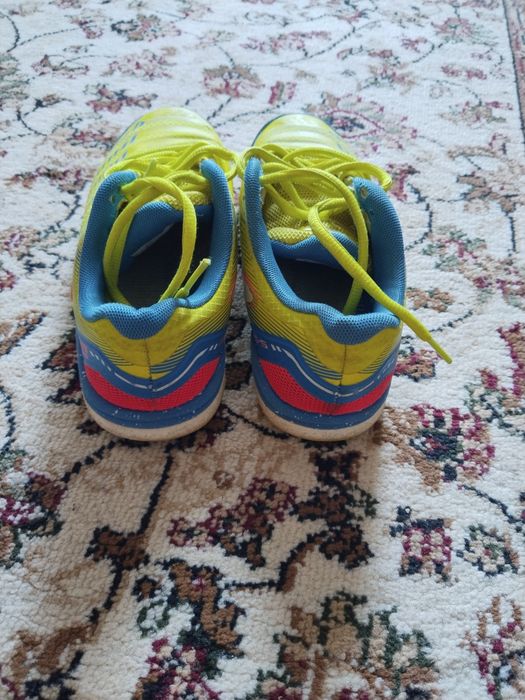 Продам футзалки joma