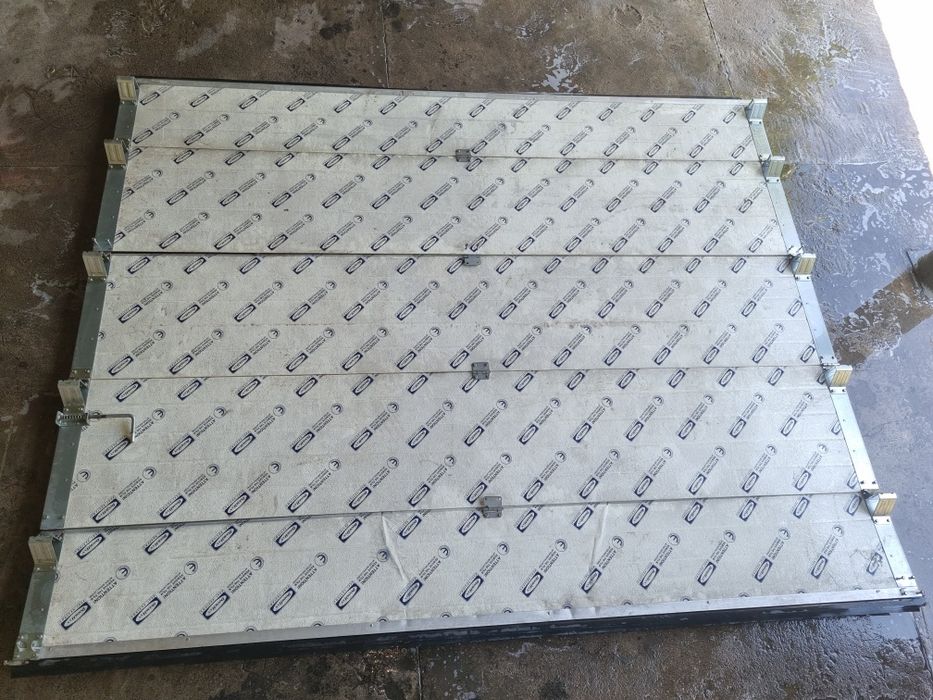 Продам ворота секционные