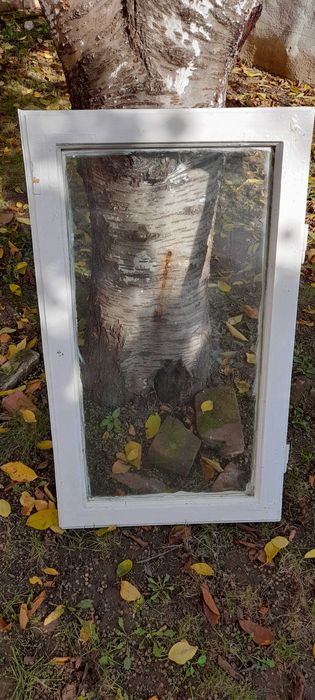 Ferestre (giurgiuvele) din  molid si stejar,  in stare buna.
