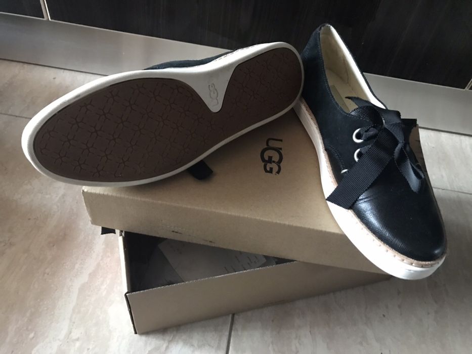 Balerini UGG din piele naturala