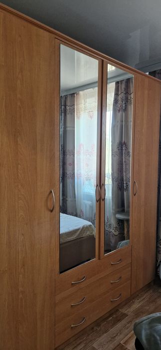 Продам шкаф для спальни.