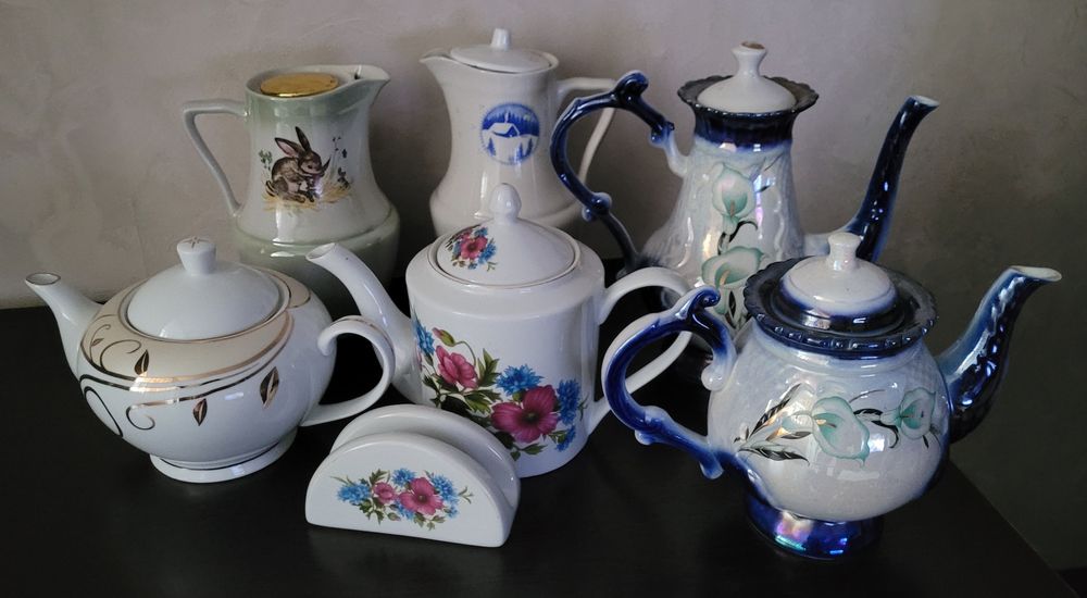 Чайники 1литровые, молочники.