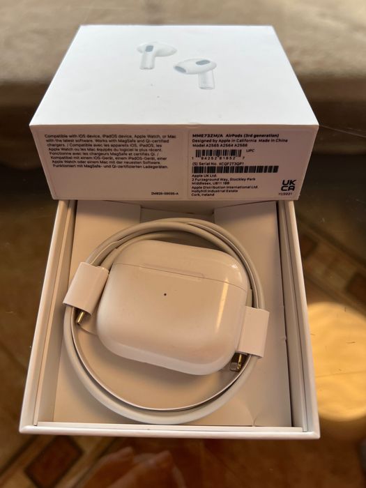 AirPods 3, 3-то поколение оригинални с Lightning кабел