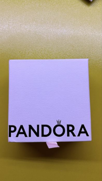 Оригинална гривна на Pandora