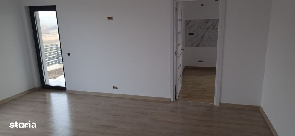 Casă nouă parter la intrare în Curtești