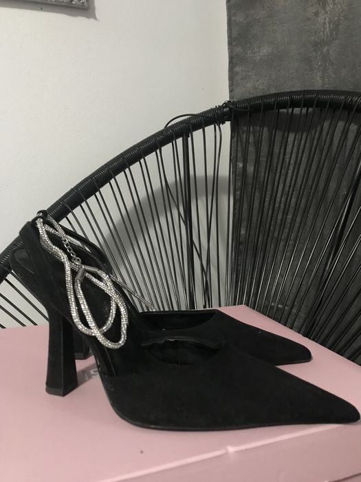 Pantofi cu toc negru