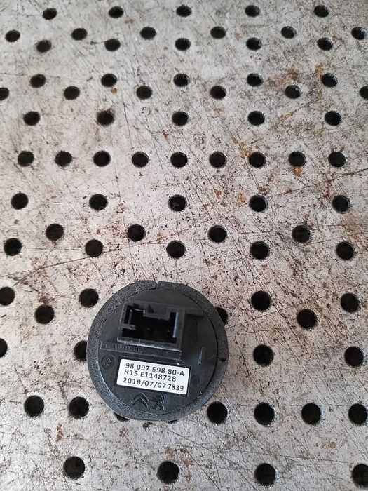 Amplificator antena peugeot 3008 2 2018 9809759880a