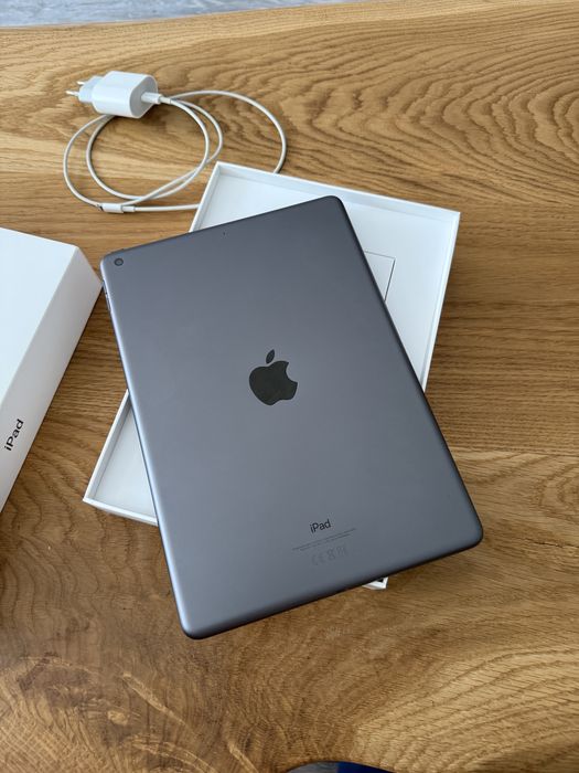 Ipad 10.2" 9th 64GB Wi-fi tableta  + tastatura logitech combo touch apple ca noua