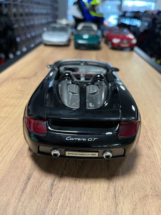 BBUARGO колекционерски модел PORSCHE CARRERA GT 2002 г. 1:18 мащаб
