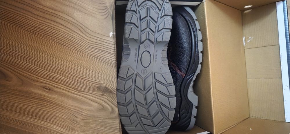 Работни обувки чисто нови