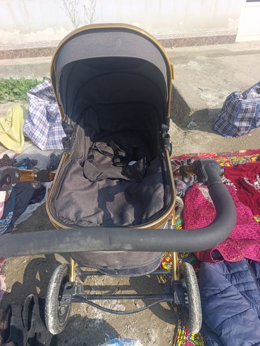 Коляска сотилади.