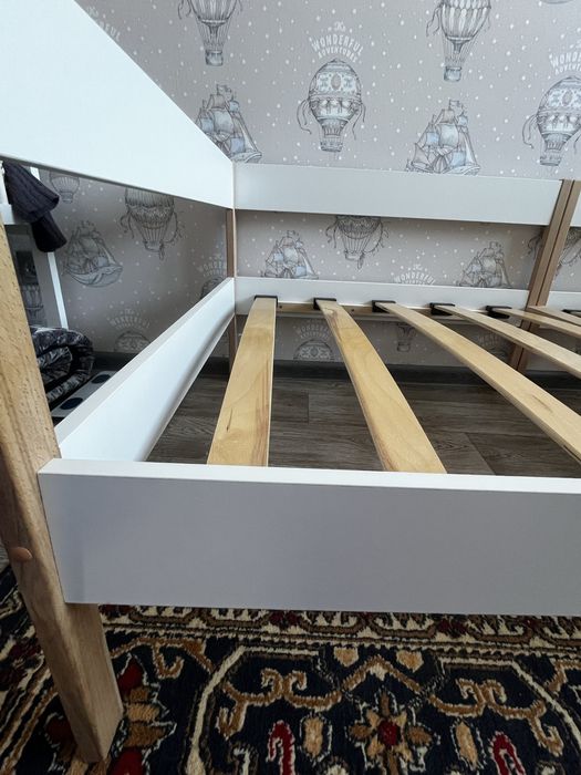 Детская кровать (почти новая)