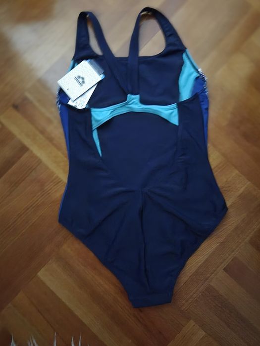 Vând costume baie Arena