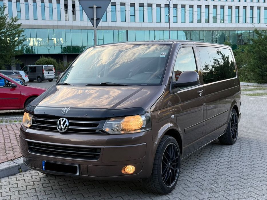 VOLKSWAGEN Multivan