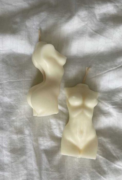 Подарък за приятел - ароматни свещи мъжко и женско тяло candles