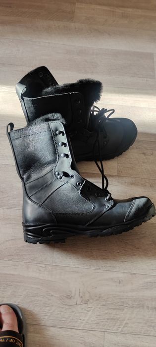 Продам берцы зимние и летние.