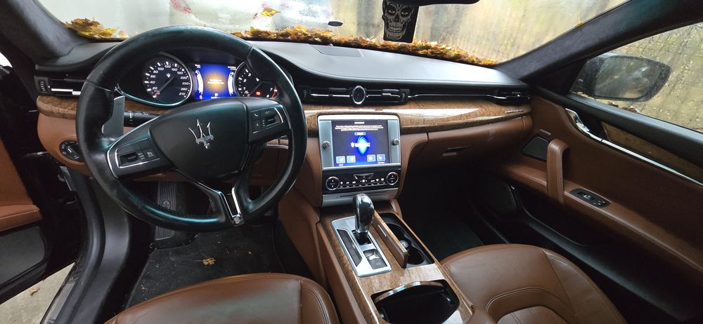 Vand Maserati quattroporte S ușor avariat