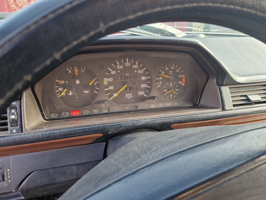 Мерседес Е 230. 102