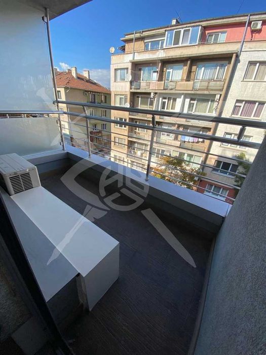 Дава се под наем Тристаен апартамент в София, Оборище - 100 кв.м за 1196.97 € - Снимка #12