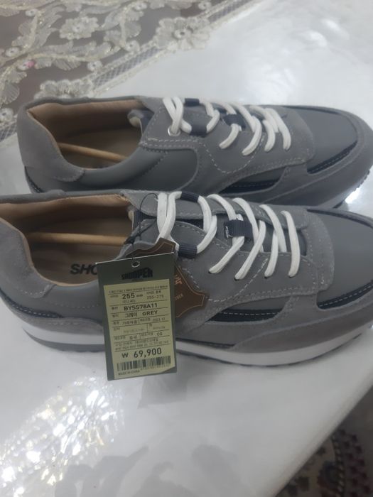 Кожаные кроссовки  с корейи  42 и 41.5