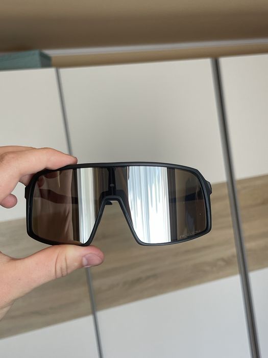 Oakley Sutro Black