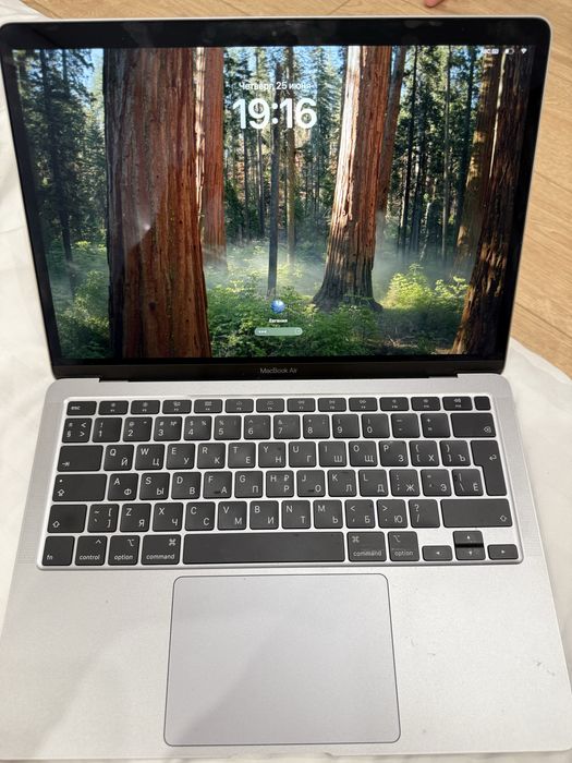Продам MacBook Air (Retina, 13-inch, 2020)