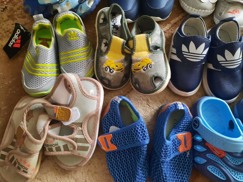 Распродажа новой детской обуви