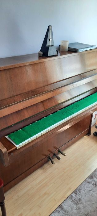 Чешко пиано Petrof