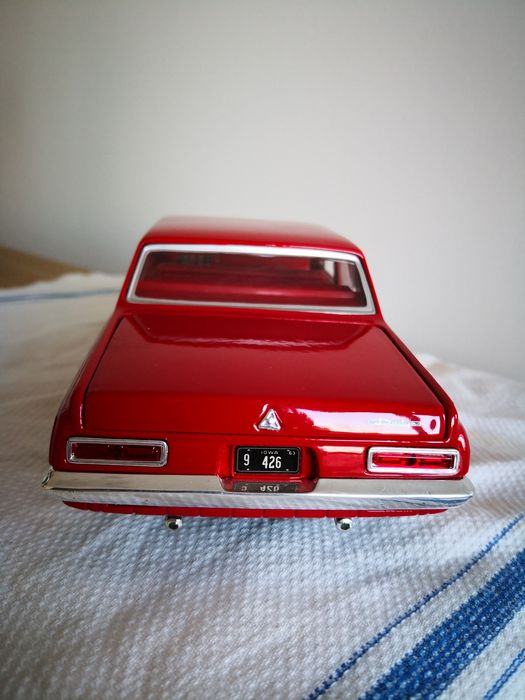 1:18 Dodge 30 см