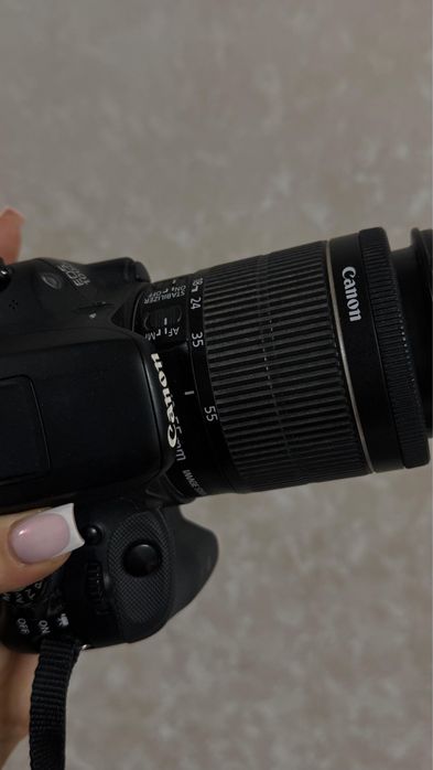Камера Canon , зеркальная камера