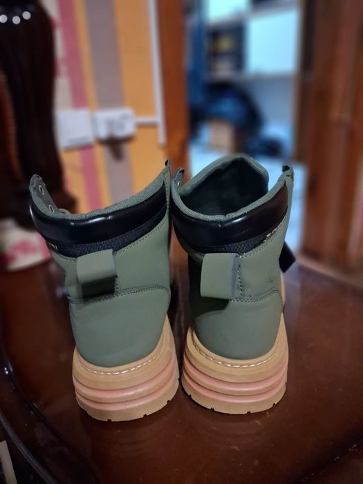 Продам демисизоные мужские ботинки